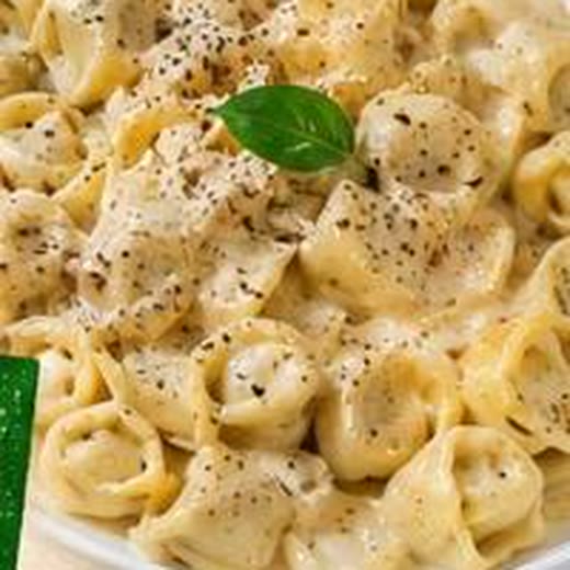 Pasta en salsa cremosa con parmesano
