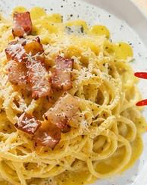 Spaghetti carbonara con guanciale y pecorino